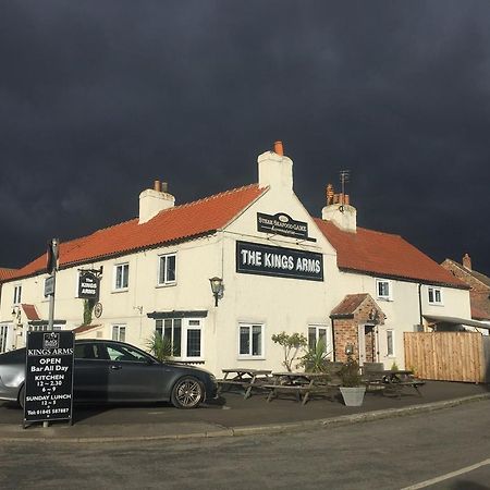 Kings Arms Hotel Тирск Екстериор снимка